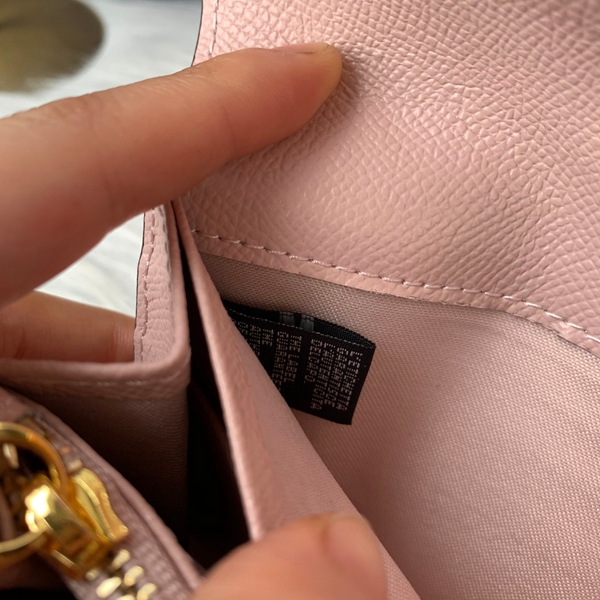 超激安ブランド財布偽物着用イメージ